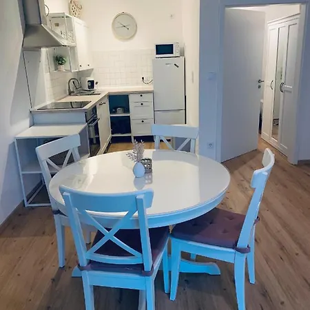 3 Tannen In Apartment *